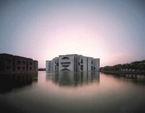 01_Louis_Kahn_National_Assembly_Dhaka