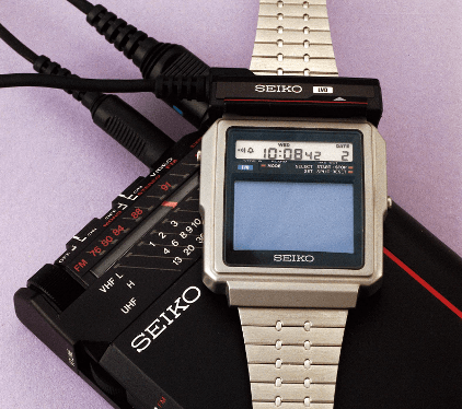 Seiko, watch with a radio and television receiver, Japan 1982 (© Musée International d’Horlogerie, La Chaux-de-Fonds) The Japanese manufacturer did not wait for the digital age to experiment with a watch that could receive radio and television, as well as tell the time. 