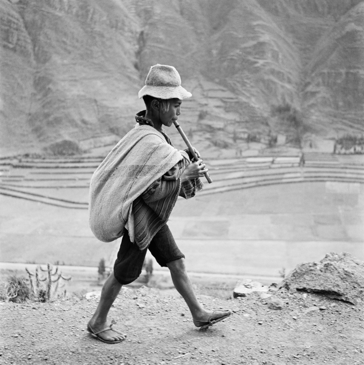 Bischof. PERU. May 1954. On the road to Cuzco, near Pisac, in the Valle Sagrado of the Urubamba river.